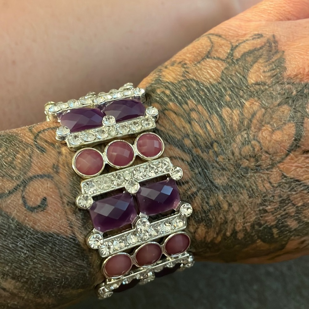 Stretchy woman’s bracelet